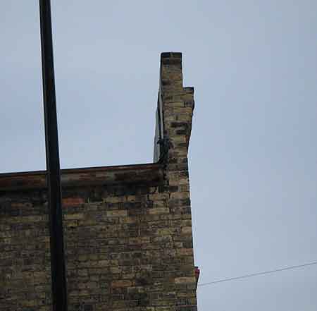 消防员的施工问题:檐口和栏杆