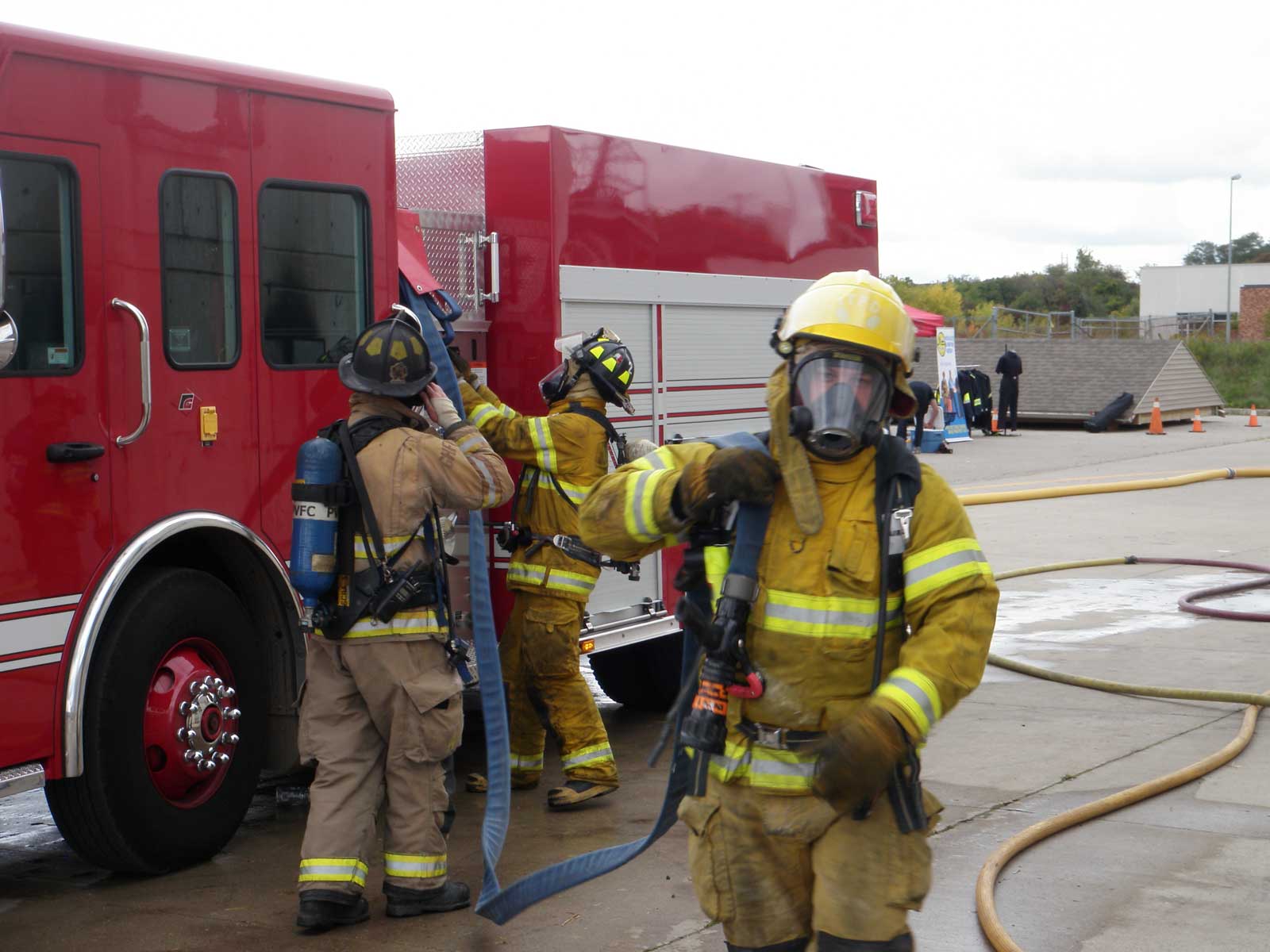 feyst-water-on-the-fire-2-2 One firefighter will grab the nozzle and start to walk towards the door of the building or to the fire location