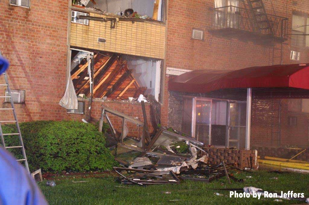 在Fort Lee公寓的火灾中,内部煎饼倒塌