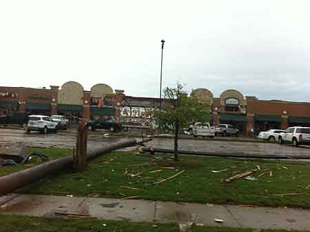 Bobby Halton的Moore Tornado Demastation的照片