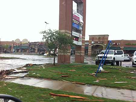 Bobby Halton的Moore Tornado Demastation的照片