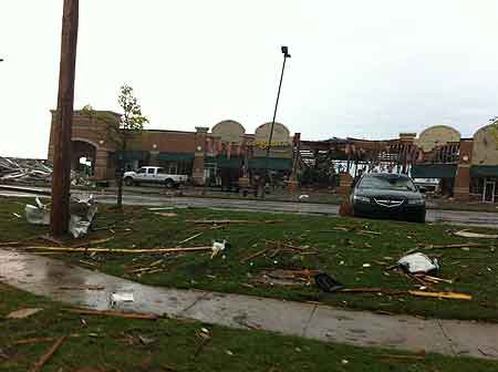 Bobby Halton的Moore Tornado Demastation的照片