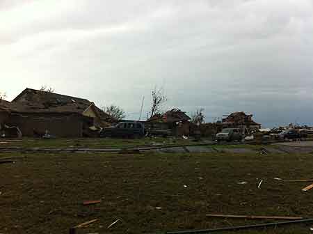 Bobby Halton的Moore Tornado Demastation的照片