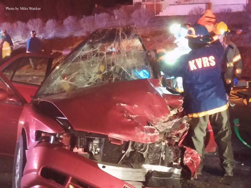 农村地铁(TN)消防员解救高速事故中的受害者