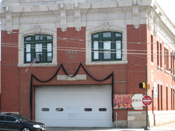 不要进入消防站外的标志。