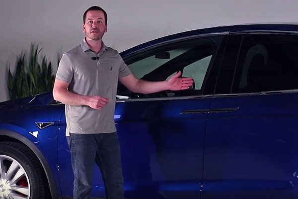 布洛克·阿彻为特斯拉Model X做演讲