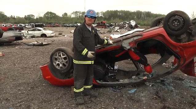 史蒂夫·怀特检查完成的操作。