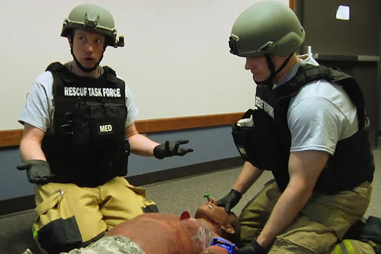 迈克·布朗和迈克·利特温科倾向于胸部受伤的受害者