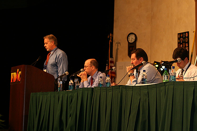 约翰·k·墨菲，奇普·康斯托克，科特·瓦隆和布拉德·品斯基