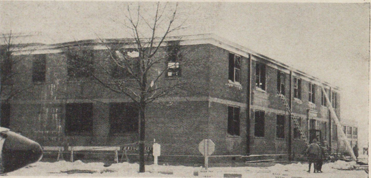 康涅狄格州格罗顿，美国潜艇基地，迪利娱乐中心北翼的废墟。