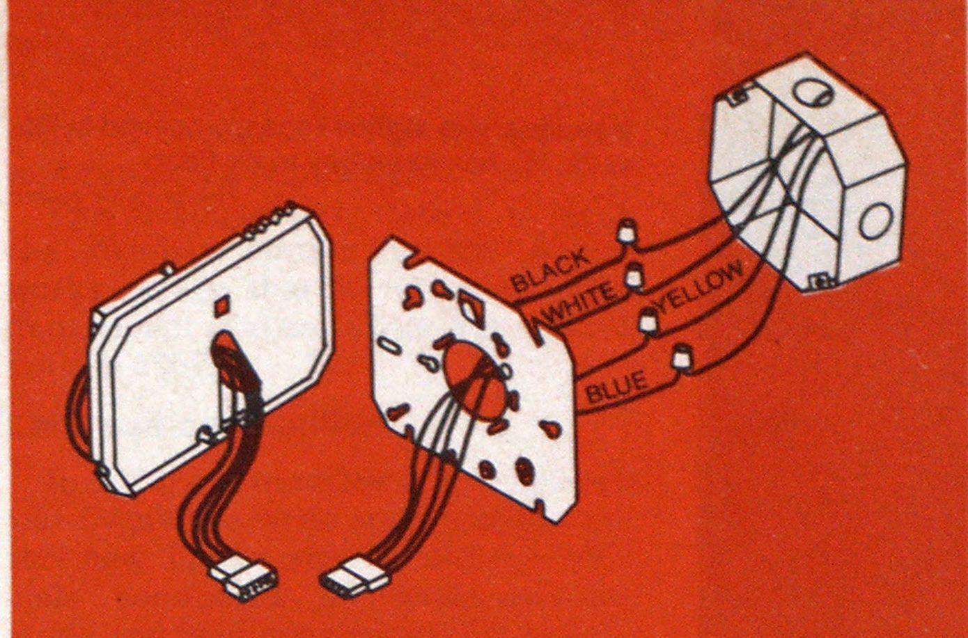 烟雾探测器必须与室内电路相连。蓝色和黄色的导线可以触发一个检测器᭔，或引起多达三个检测器发出警报。