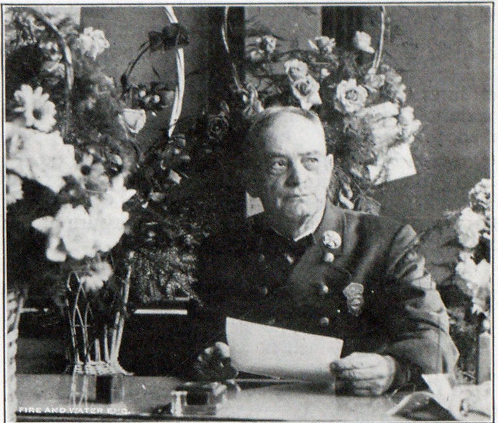 新波士顿酋长接受献花